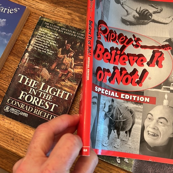 Ripley’s believe it or not book soft binding by Scholastic fun gift! - Picture 5 of 5